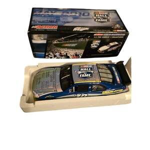5 Inductees 2010 NASCAR Hall of Fame Inaugural Class #10 1:24 Diecast